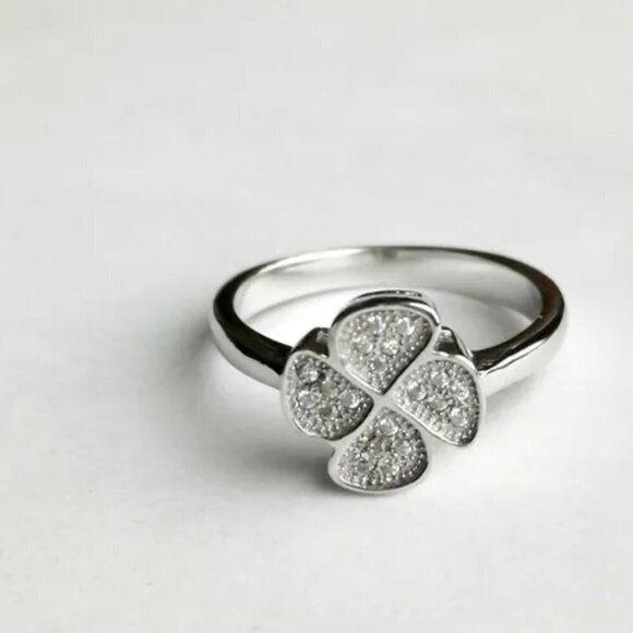 MODERN clover leaf Sterling Silver CZ Ring size 6 NWT - Picture 1 of 5